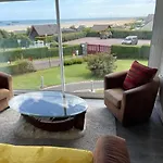 Du Debarquement. Maison Bord De Casa de Férias