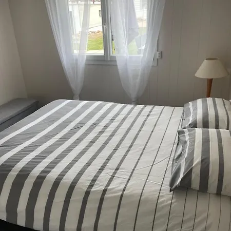 Du Debarquement. Maison Bord De Holiday home *