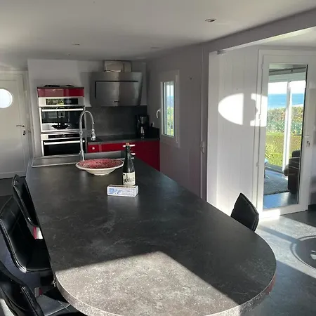 Du Debarquement. Maison Bord De Holiday home *