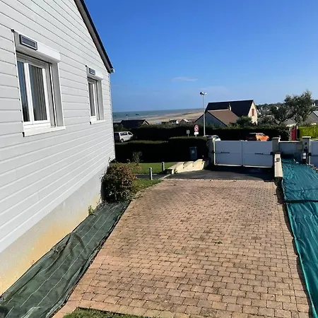Du Debarquement. Maison Bord De Holiday home *