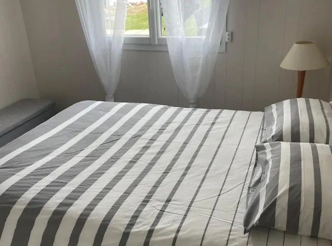 Du Debarquement. Maison Bord De Semesterbostad *